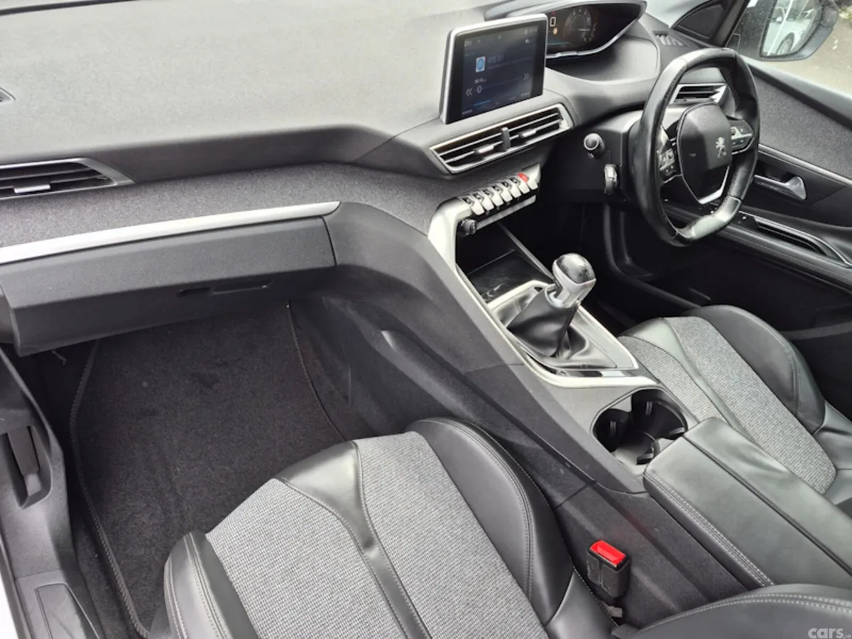 Peugeot 3008 MPV, Petrol, 2018, White
