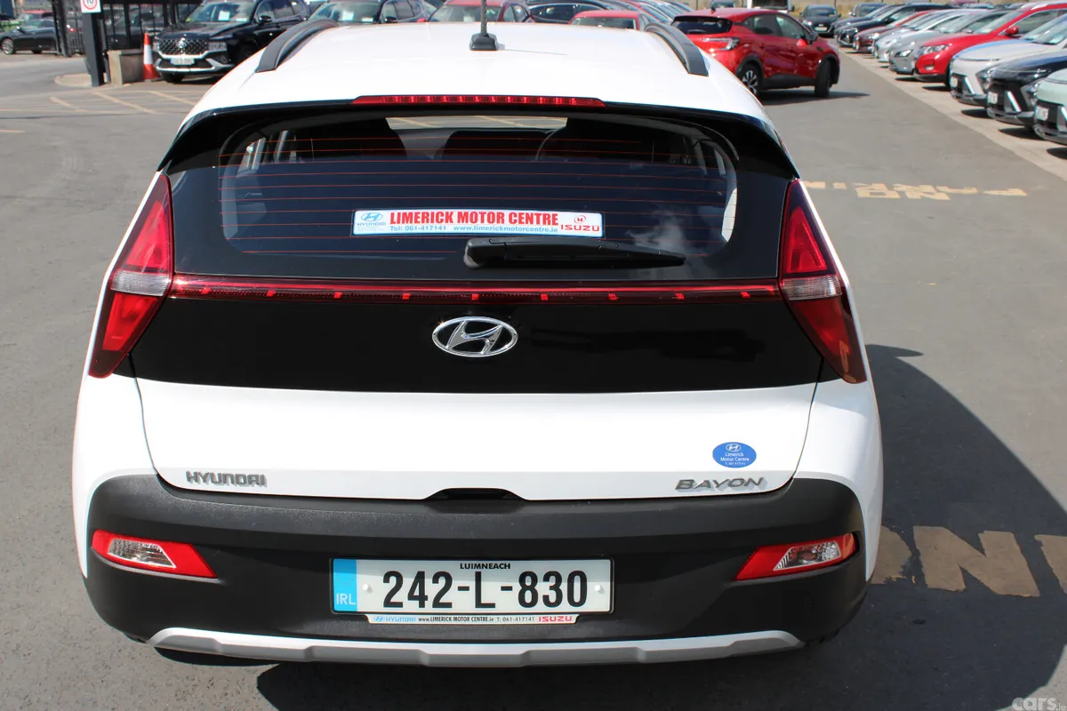 Hyundai Bayon Estate/Jeep, Petrol, 2024, White