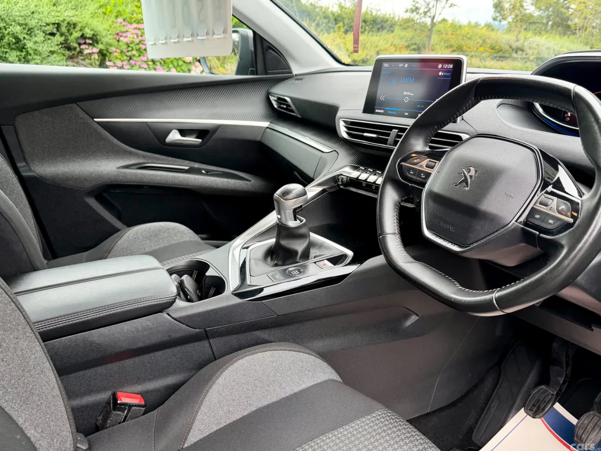 Peugeot 5008 MPV, Diesel, 2021, Grey