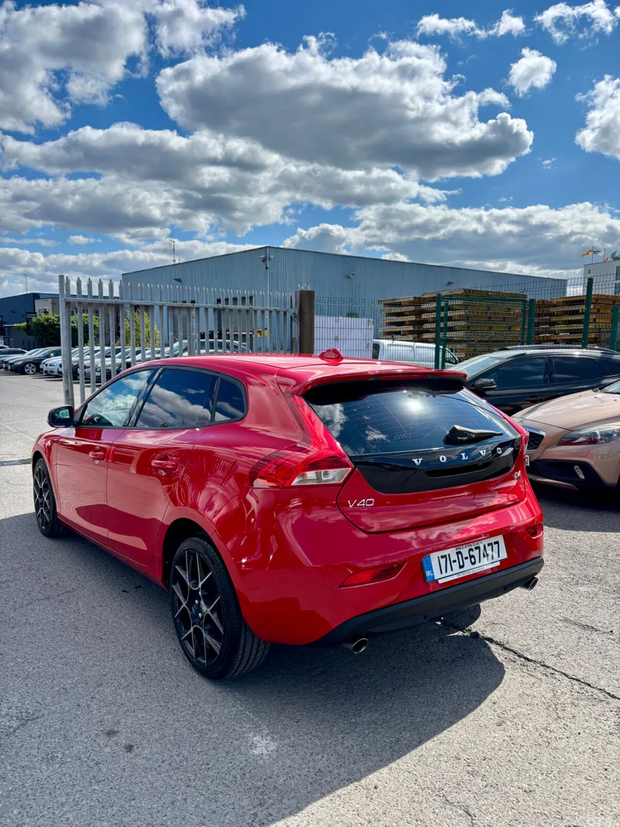 Volvo V40 Hatchback, Diesel, 2017, Red