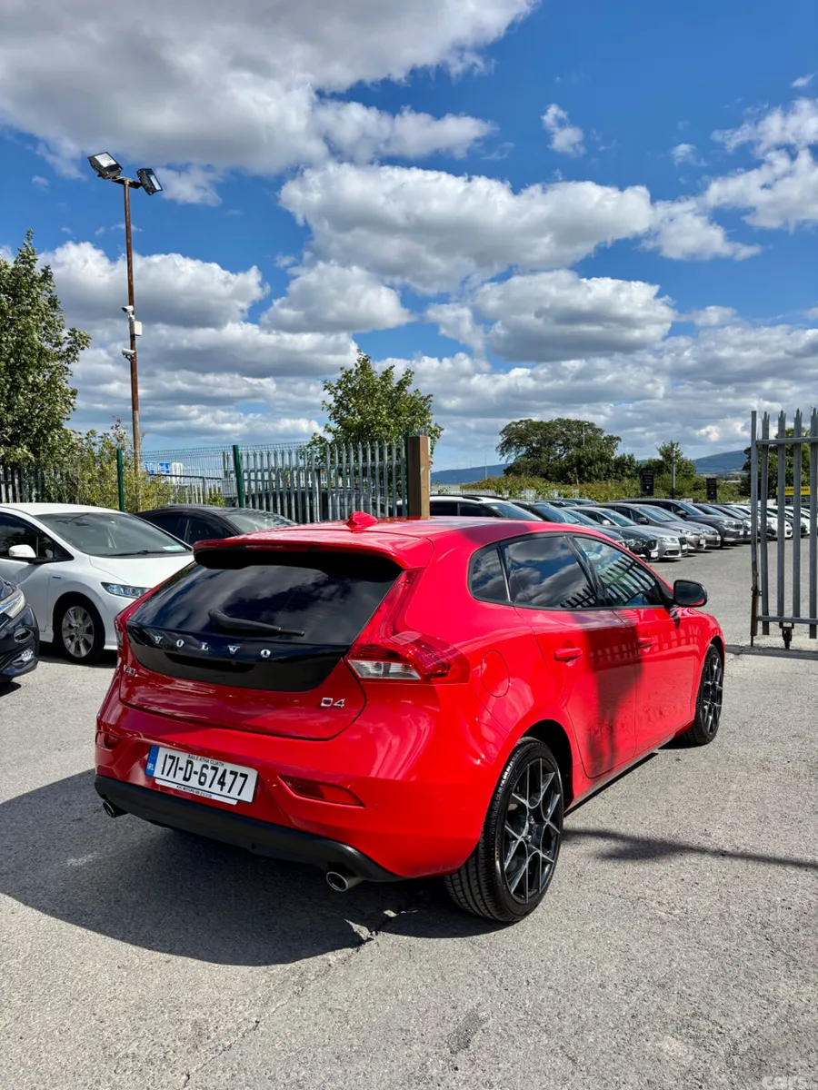 Volvo V40 Hatchback, Diesel, 2017, Red