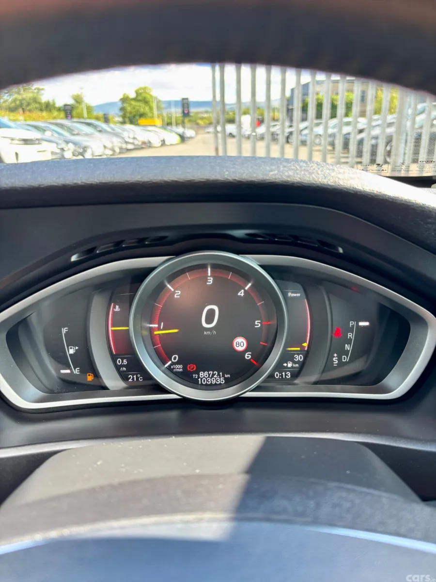 Volvo V40 Hatchback, Diesel, 2017, Red