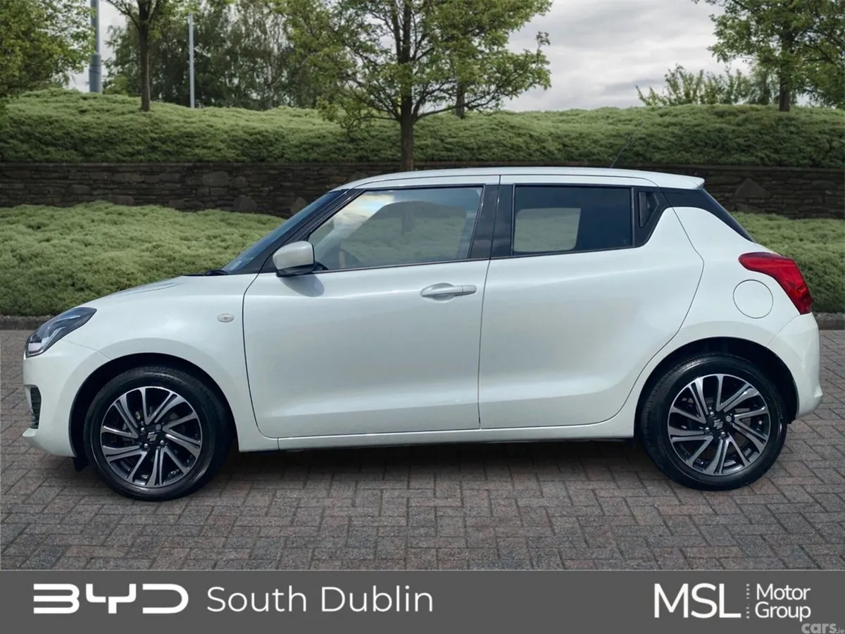 Suzuki Swift Hatchback, Petrol, 2024, White