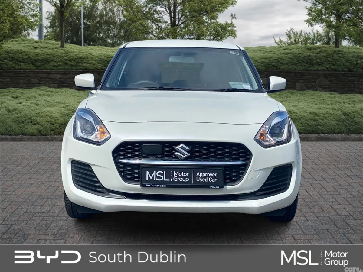 Suzuki Swift Hatchback, Petrol, 2024, White