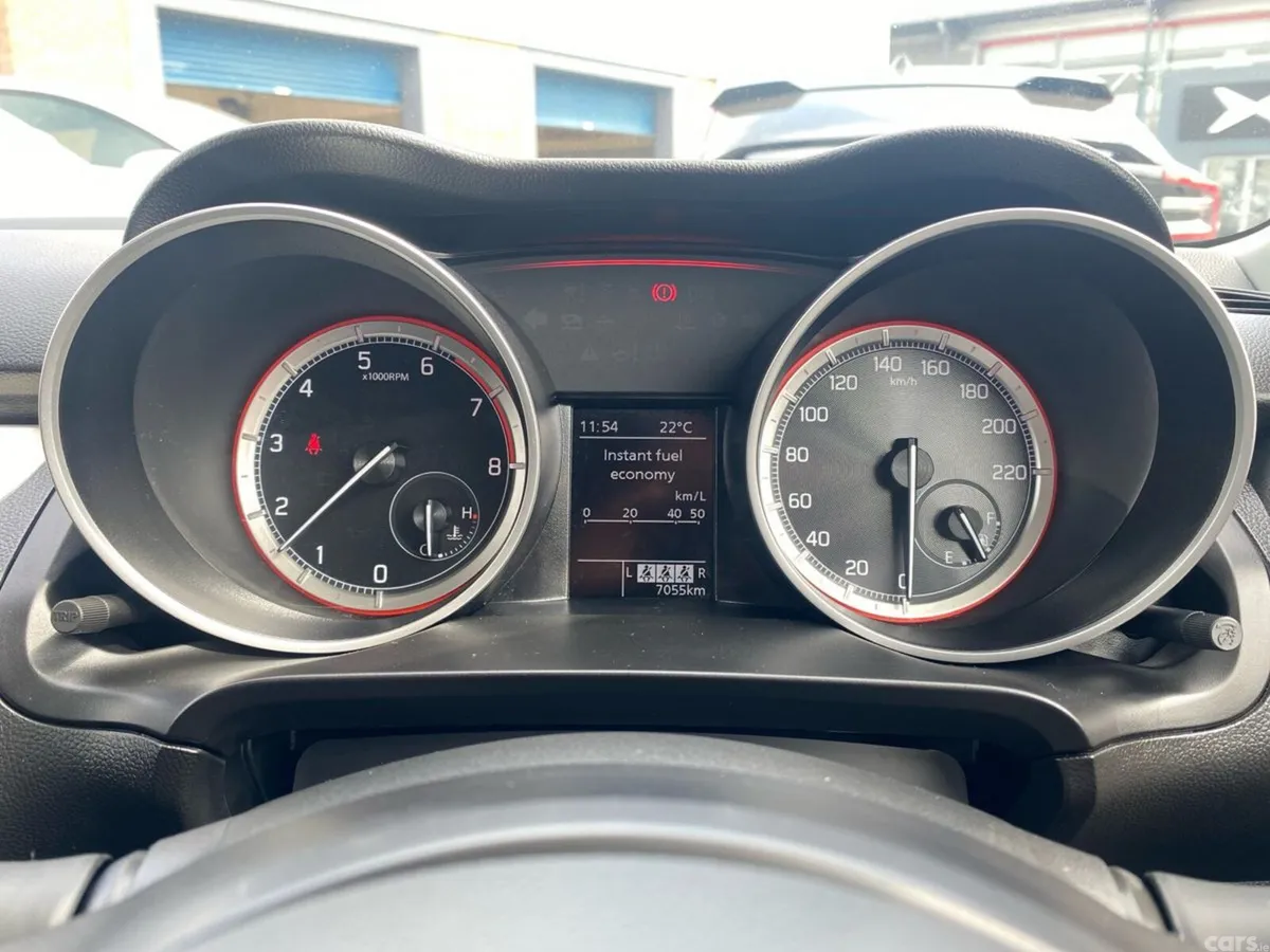 Suzuki Swift Hatchback, Petrol, 2024, White