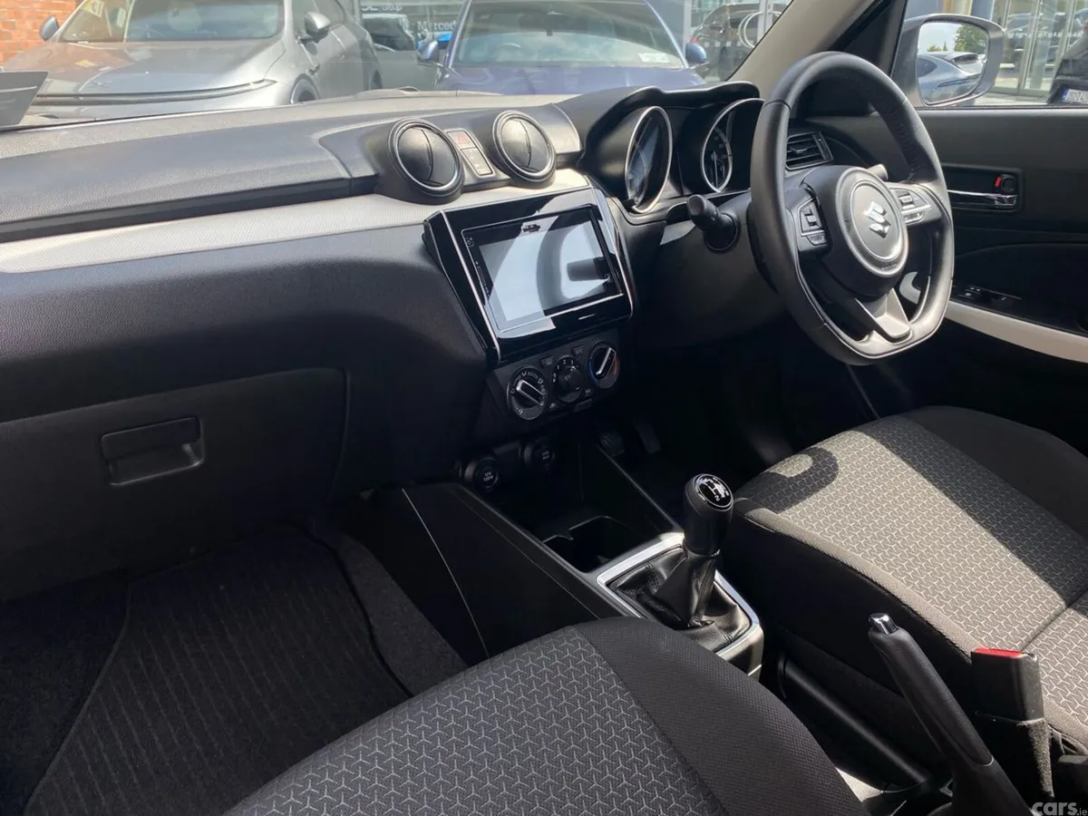 Suzuki Swift Hatchback, Petrol, 2024, White