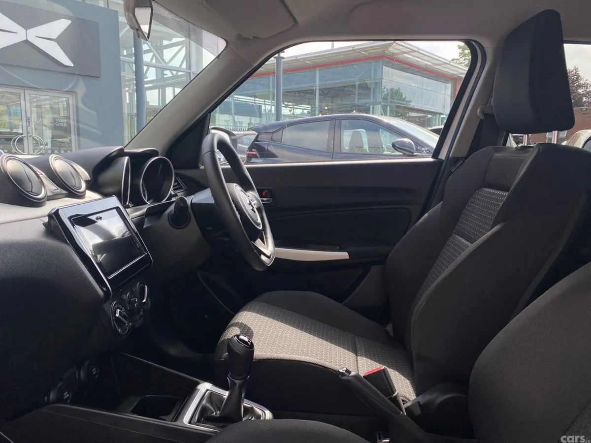 Suzuki Swift Hatchback, Petrol, 2024, White