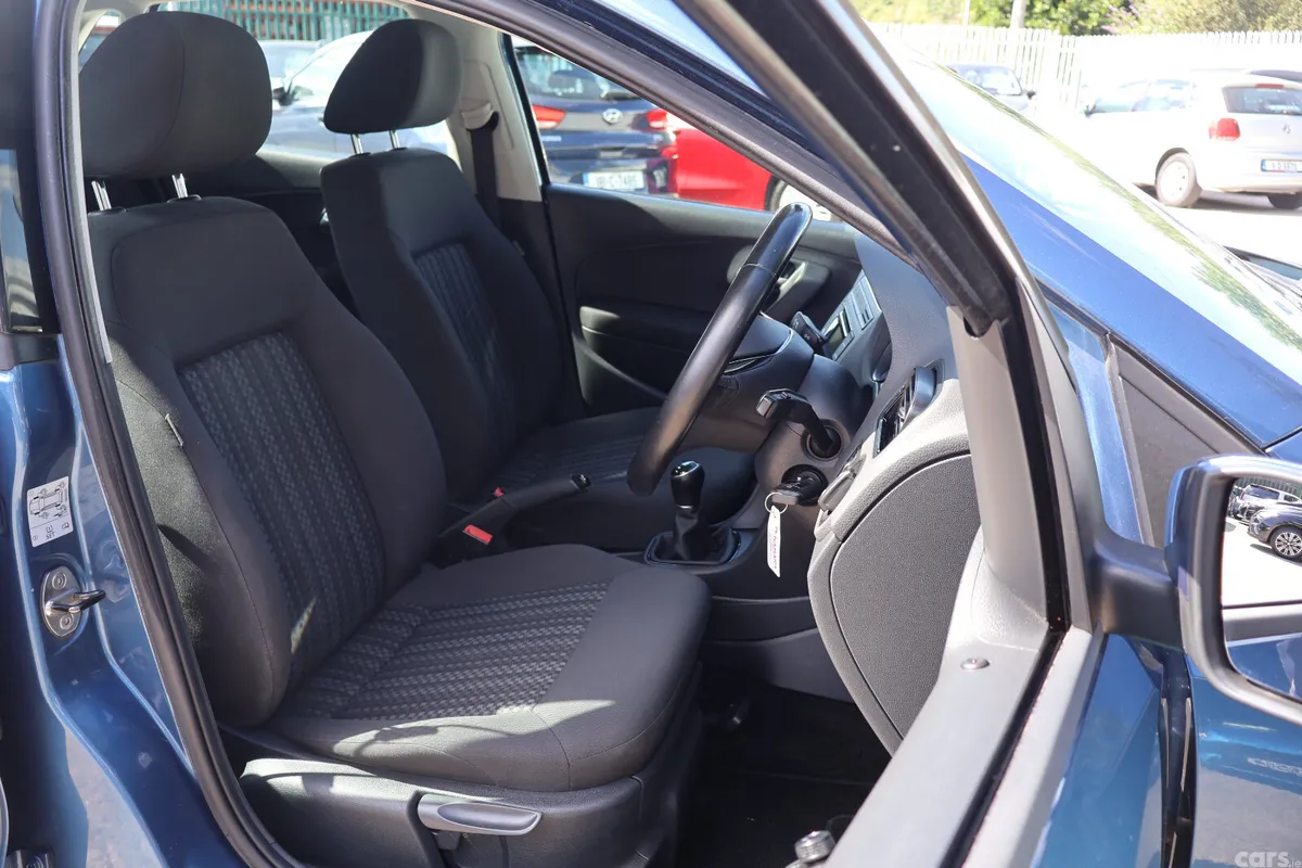 Volkswagen Polo Hatchback, Petrol, 2016, Blue