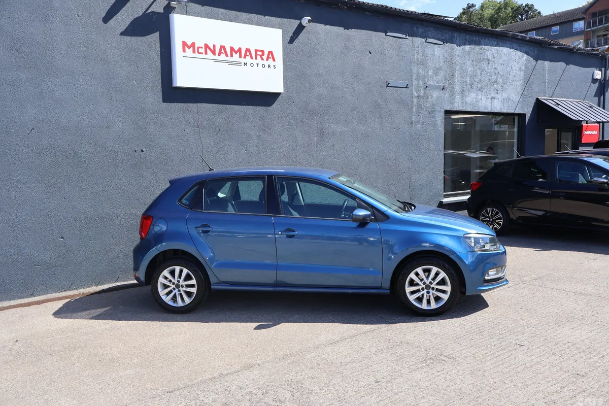 Volkswagen Polo Hatchback, Petrol, 2016, Blue