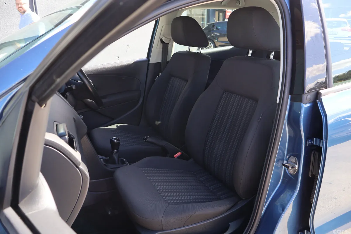 Volkswagen Polo Hatchback, Petrol, 2016, Blue