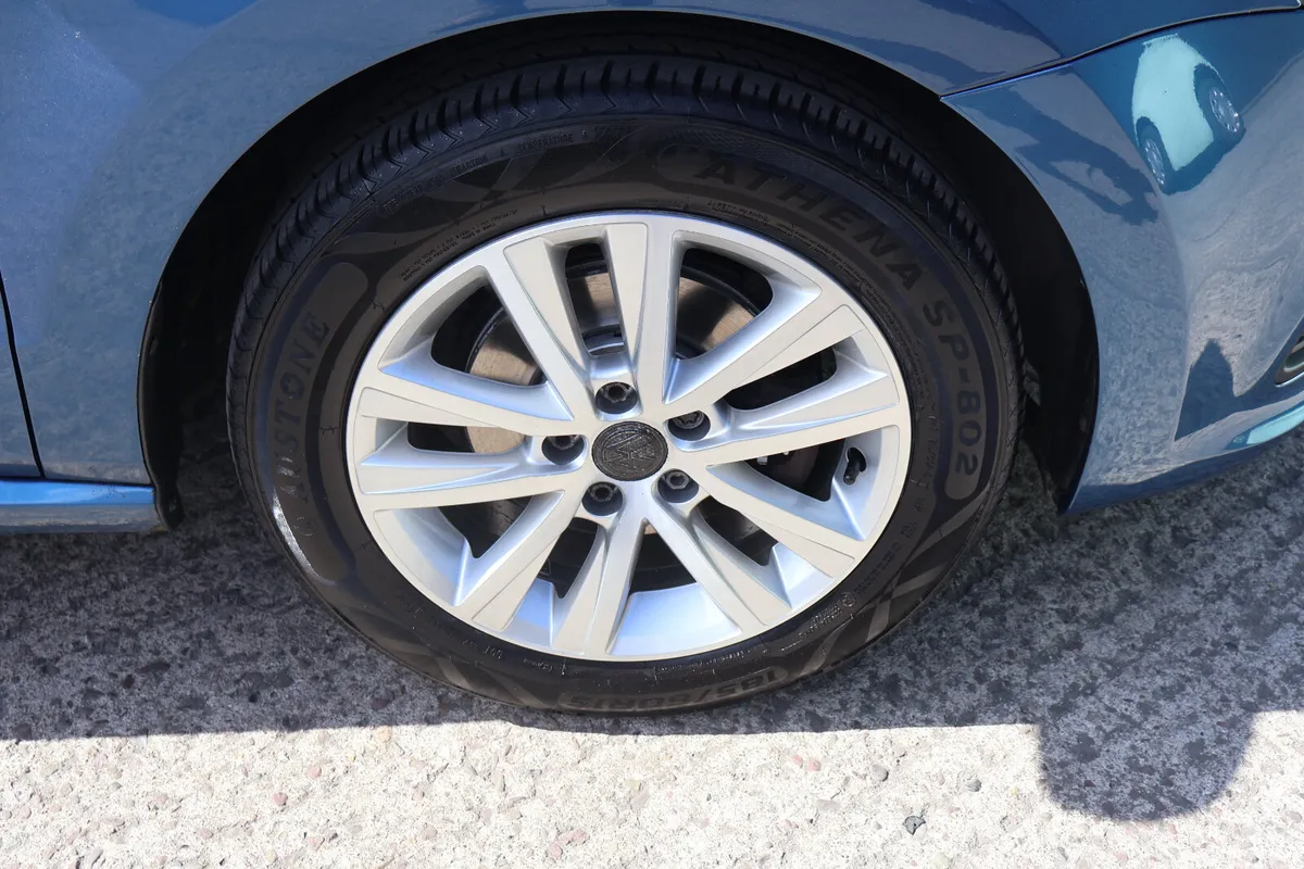 Volkswagen Polo Hatchback, Petrol, 2016, Blue