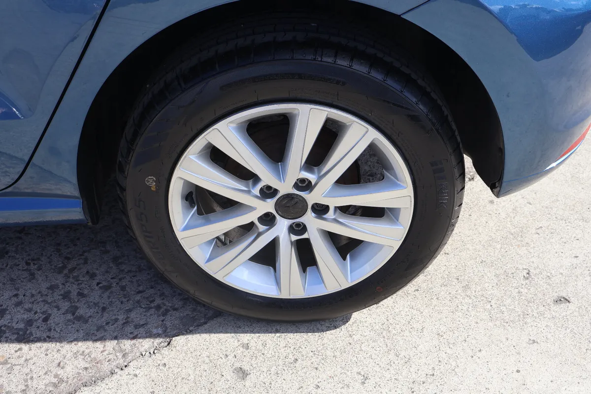 Volkswagen Polo Hatchback, Petrol, 2016, Blue