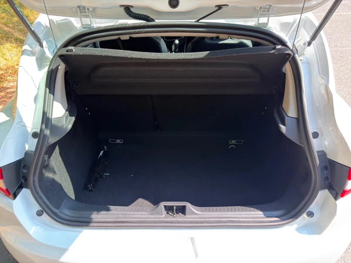 Renault Clio Hatchback, Diesel, 2016, White