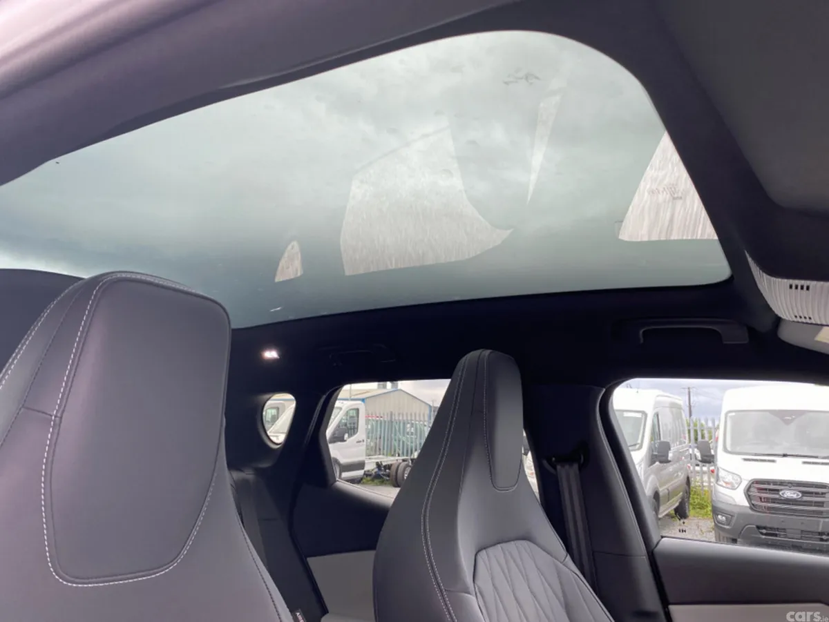 Ford Capri MPV, Electric, 2026, Grey