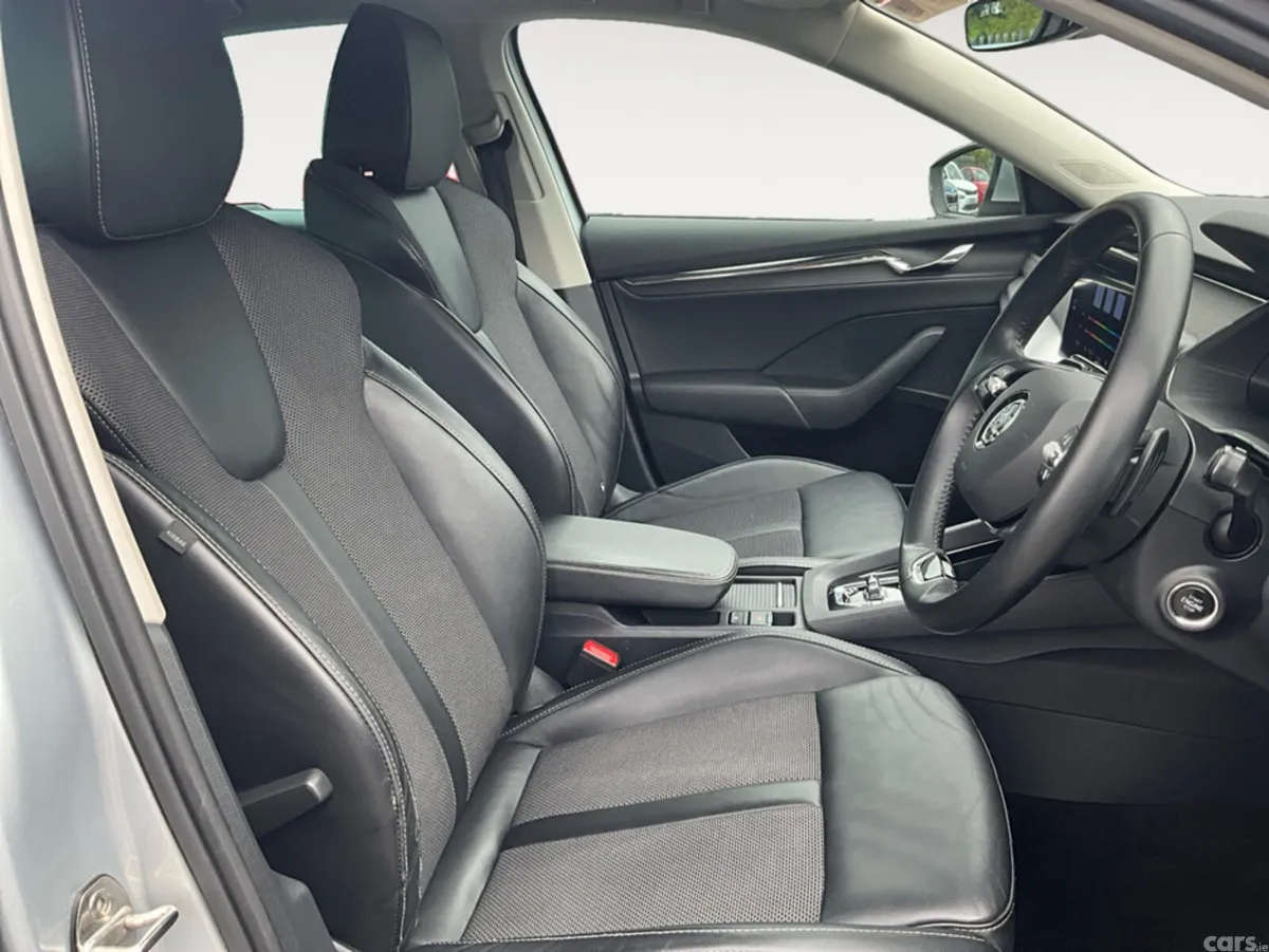 Skoda Octavia Hatchback, Diesel, 2023, Grey