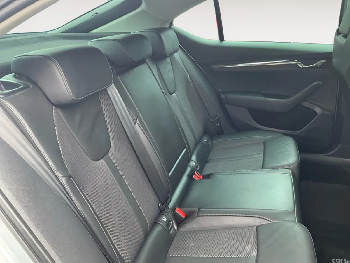 Skoda Octavia Hatchback, Diesel, 2023, Grey