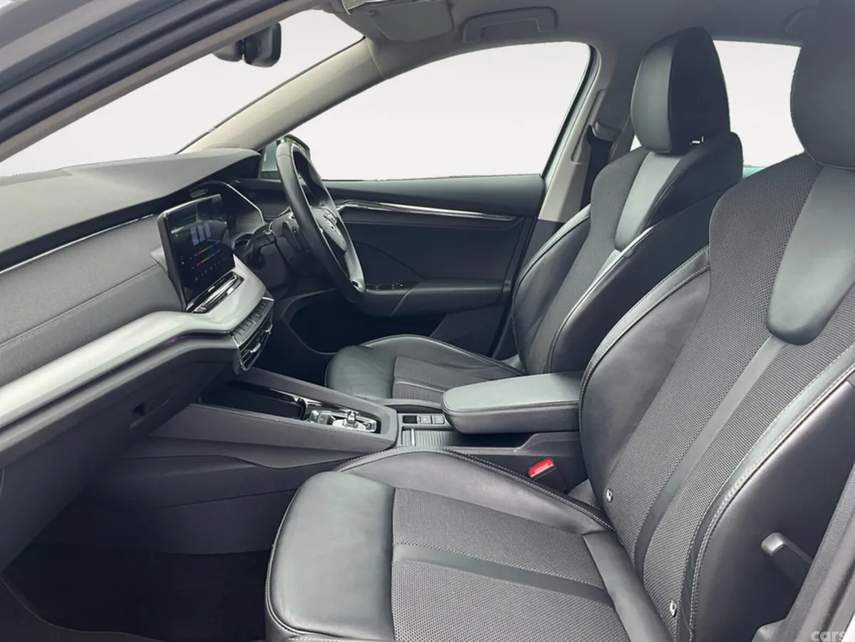 Skoda Octavia Hatchback, Diesel, 2023, Grey