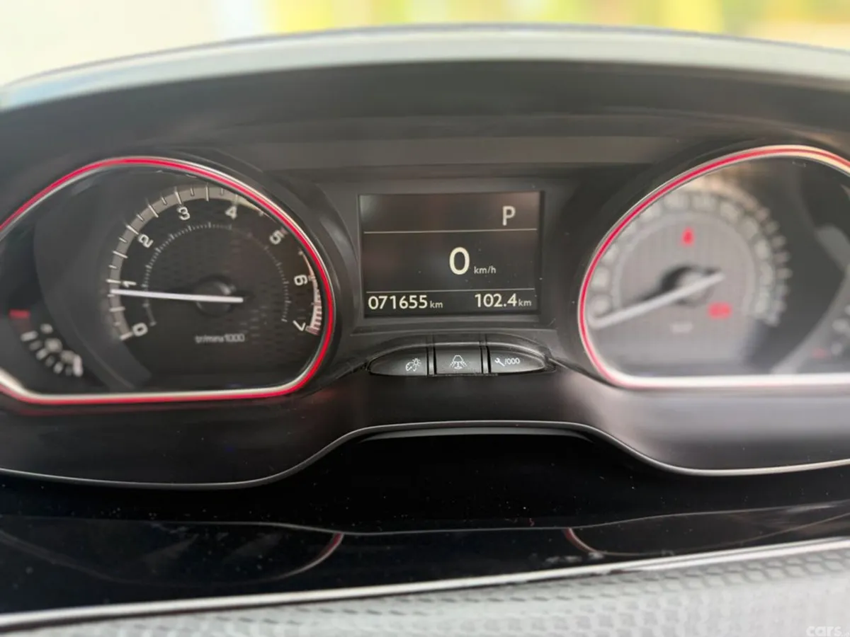 Peugeot 2008 Estate, Petrol, 2017, Grey