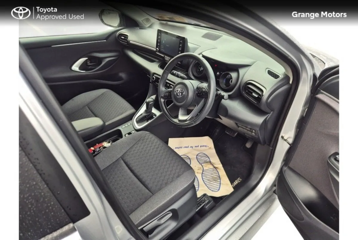 Toyota Yaris Hatchback, Petrol Hybrid, 2023, Silver