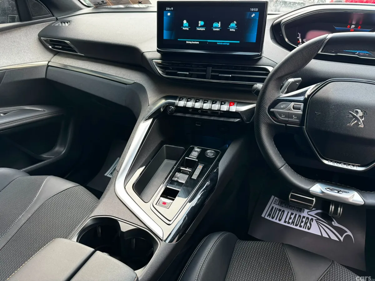 Peugeot 3008 SUV, Petrol Hybrid, 2024, Red