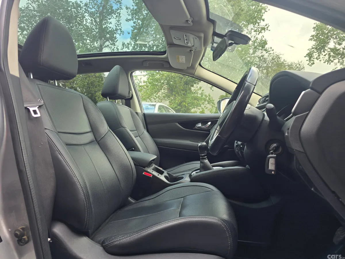 Nissan Qashqai SUV, Diesel, 2017, Grey