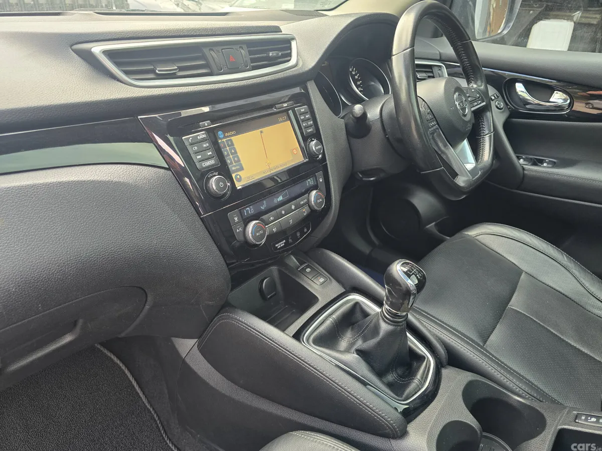 Nissan Qashqai SUV, Diesel, 2017, Grey