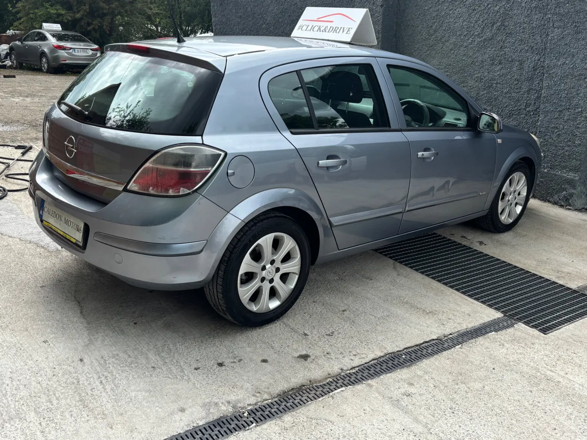 Opel Astra Hatchback, Petrol, 2010, Silver