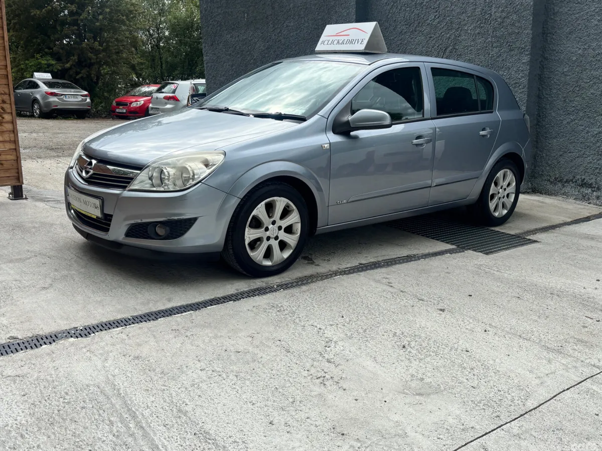Opel Astra Hatchback, Petrol, 2010, Silver