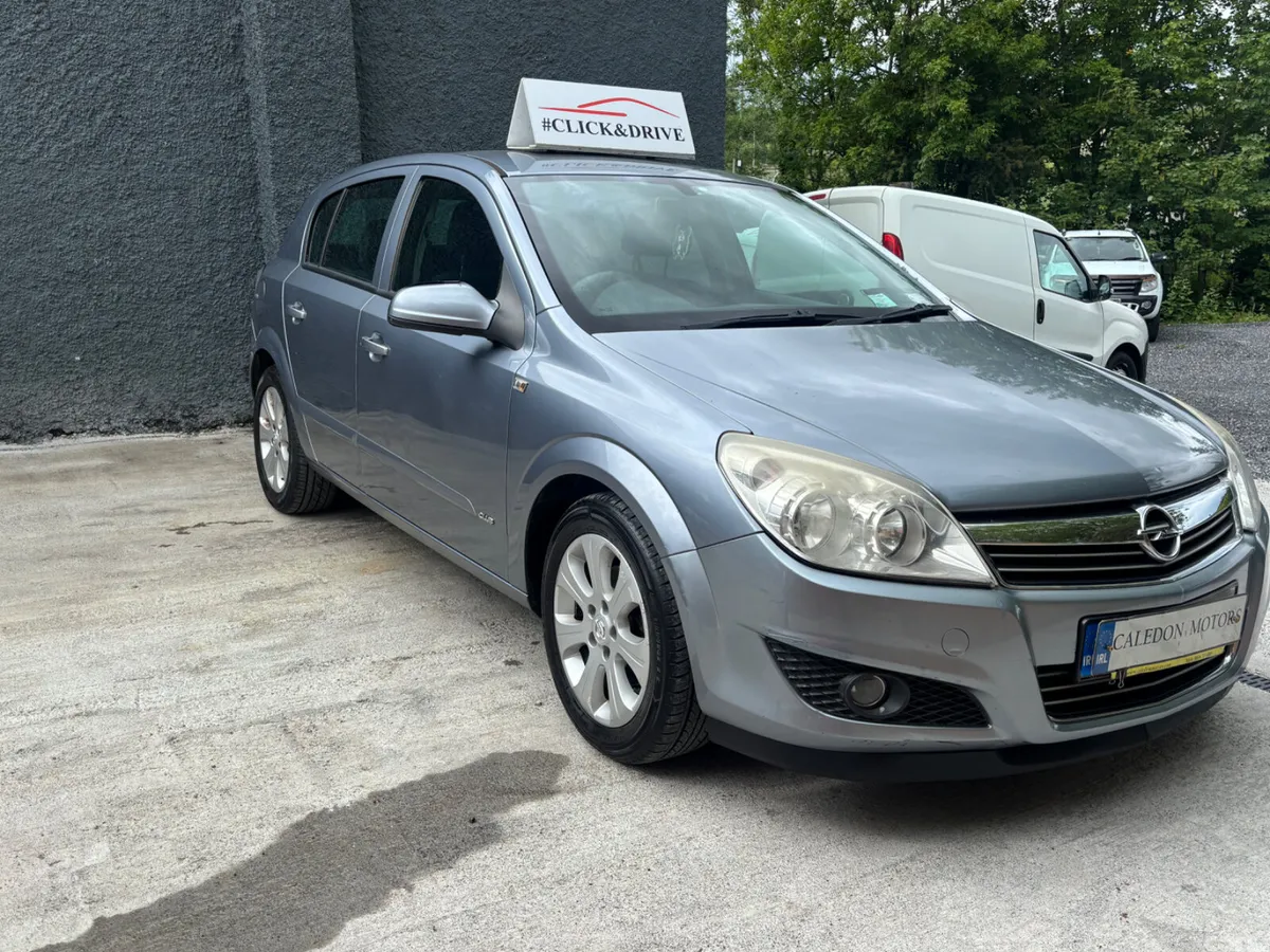 Opel Astra Hatchback, Petrol, 2010, Silver