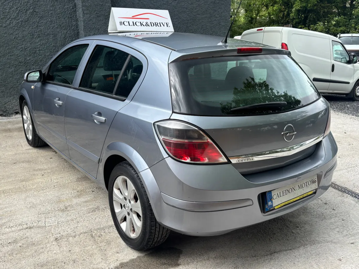 Opel Astra Hatchback, Petrol, 2010, Silver