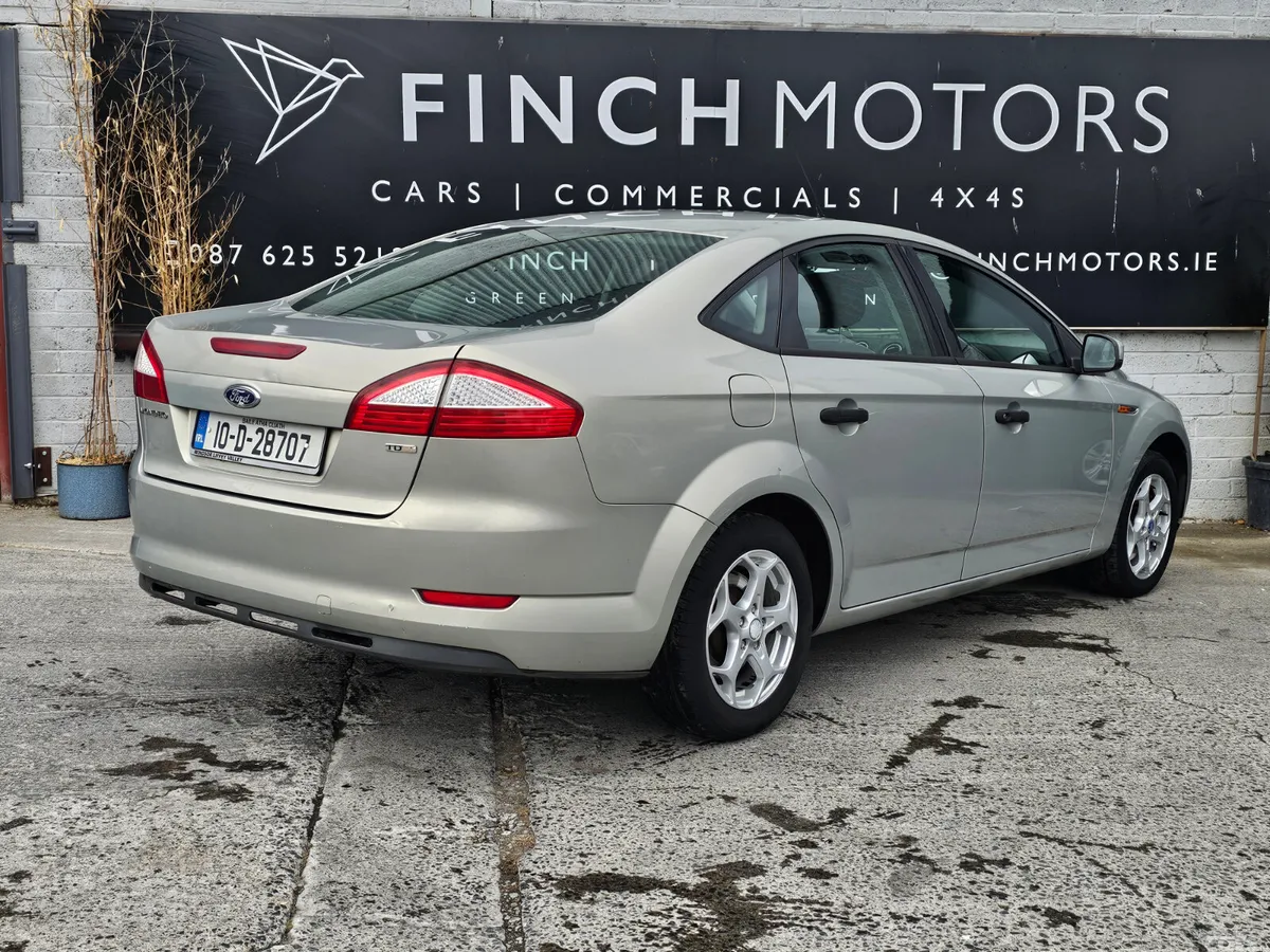 Ford Mondeo Saloon, Diesel, 2010, Gold