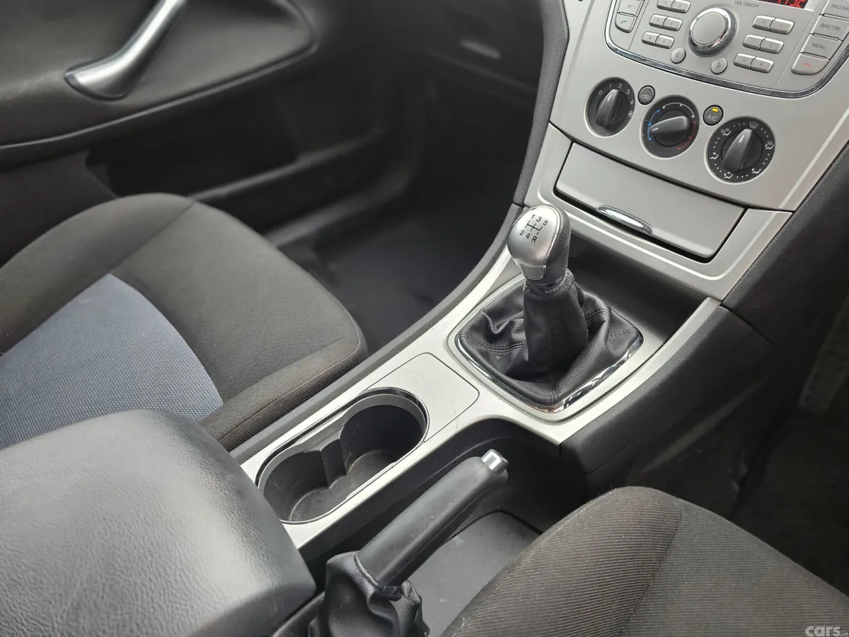 Ford Mondeo Saloon, Diesel, 2010, Gold