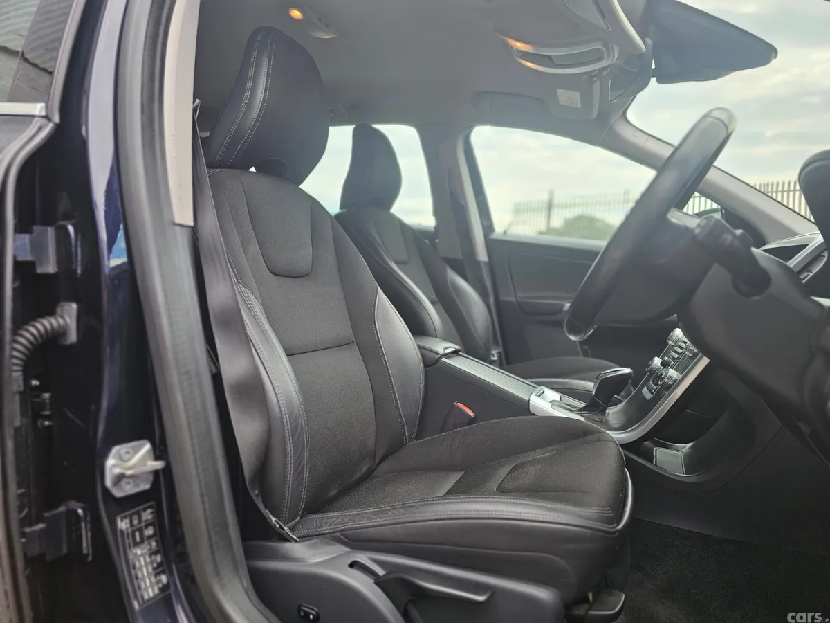 Volvo XC60 SUV, Diesel, 2015, Blue