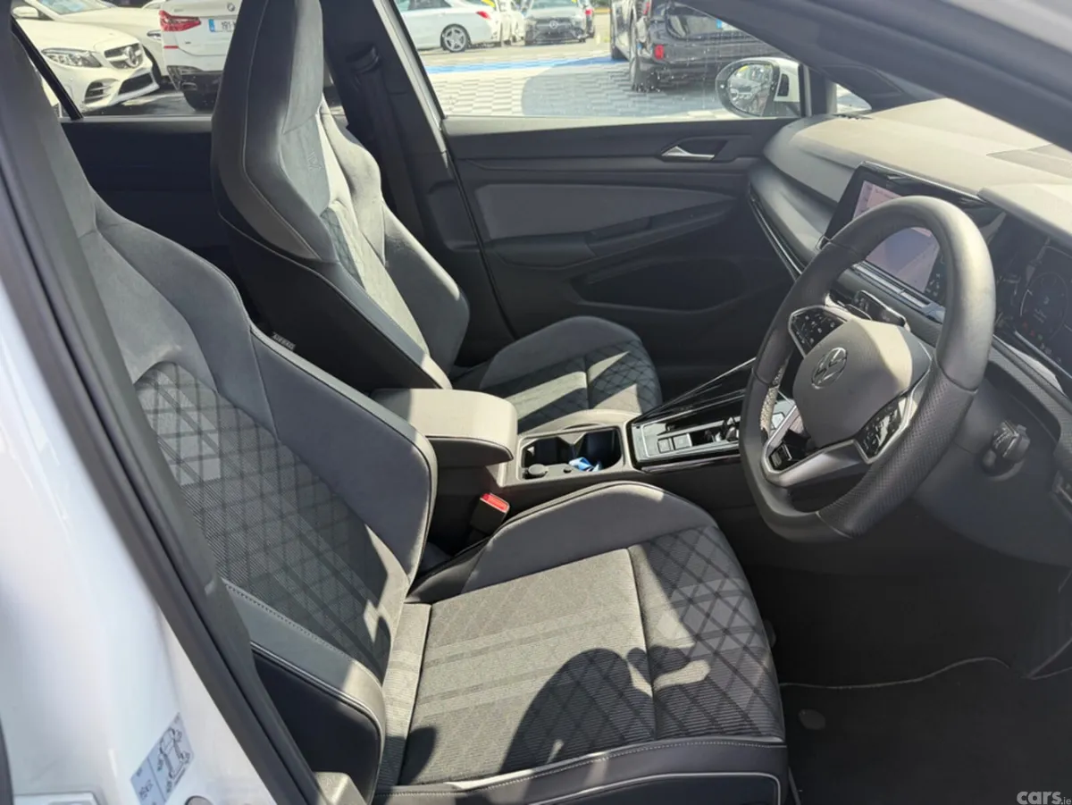 Volkswagen Golf Hatchback, Diesel, 2023, White