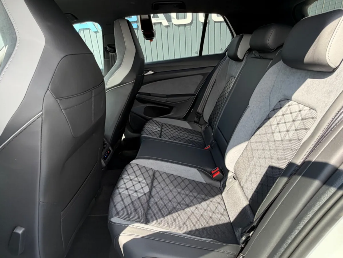 Volkswagen Golf Hatchback, Diesel, 2023, White