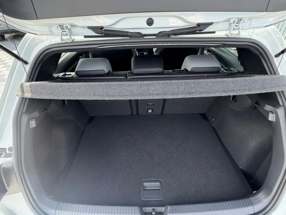 Volkswagen Golf Hatchback, Diesel, 2023, White