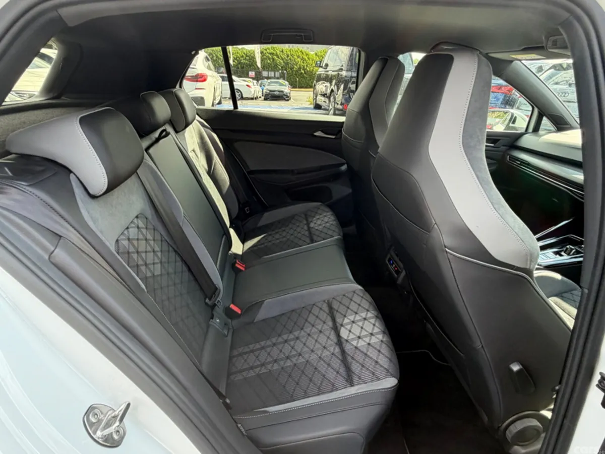 Volkswagen Golf Hatchback, Diesel, 2023, White