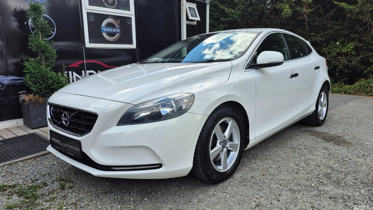 Volvo V40 Hatchback, Petrol, 2014, White