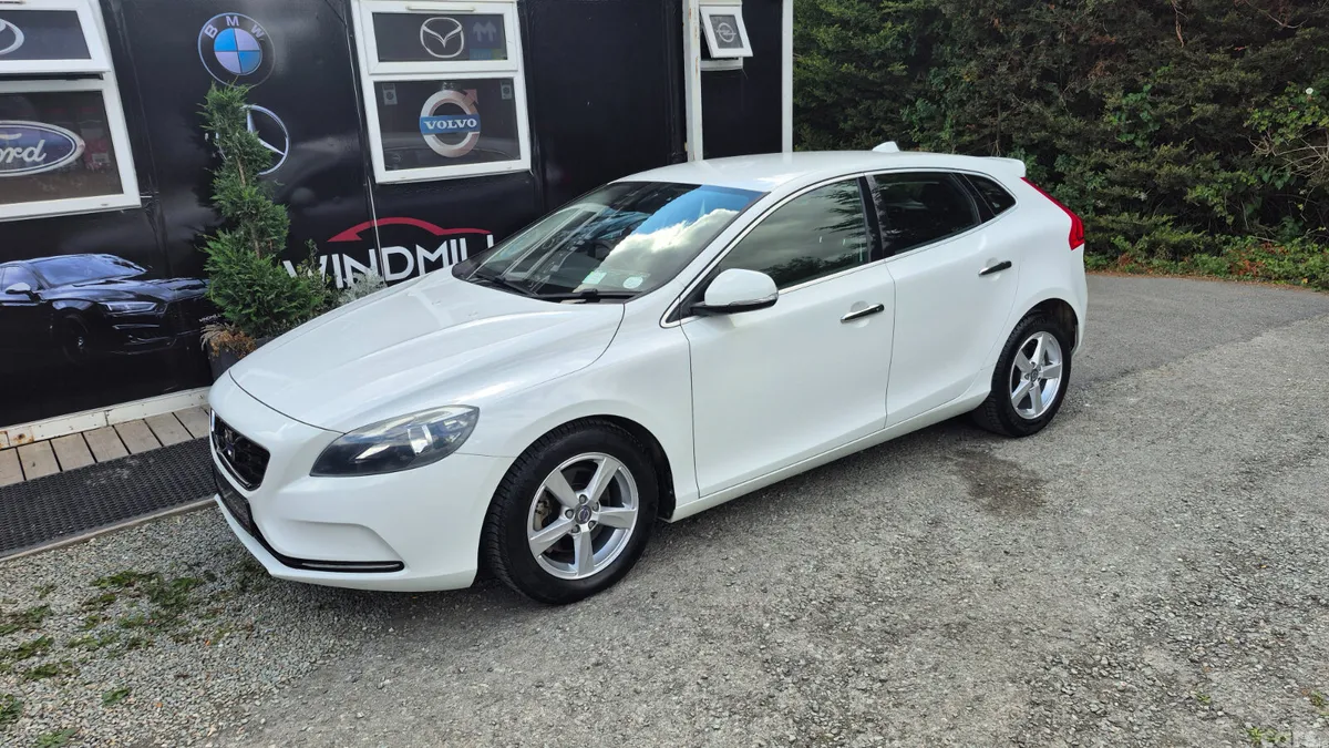 Volvo V40 Hatchback, Petrol, 2014, White