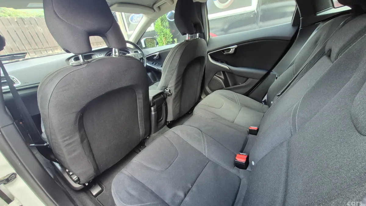 Volvo V40 Hatchback, Petrol, 2014, White