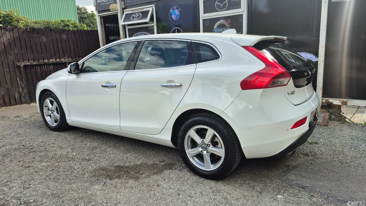 Volvo V40 Hatchback, Petrol, 2014, White
