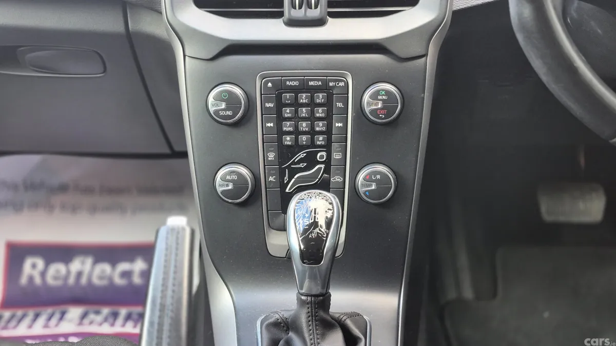 Volvo V40 Hatchback, Petrol, 2014, White