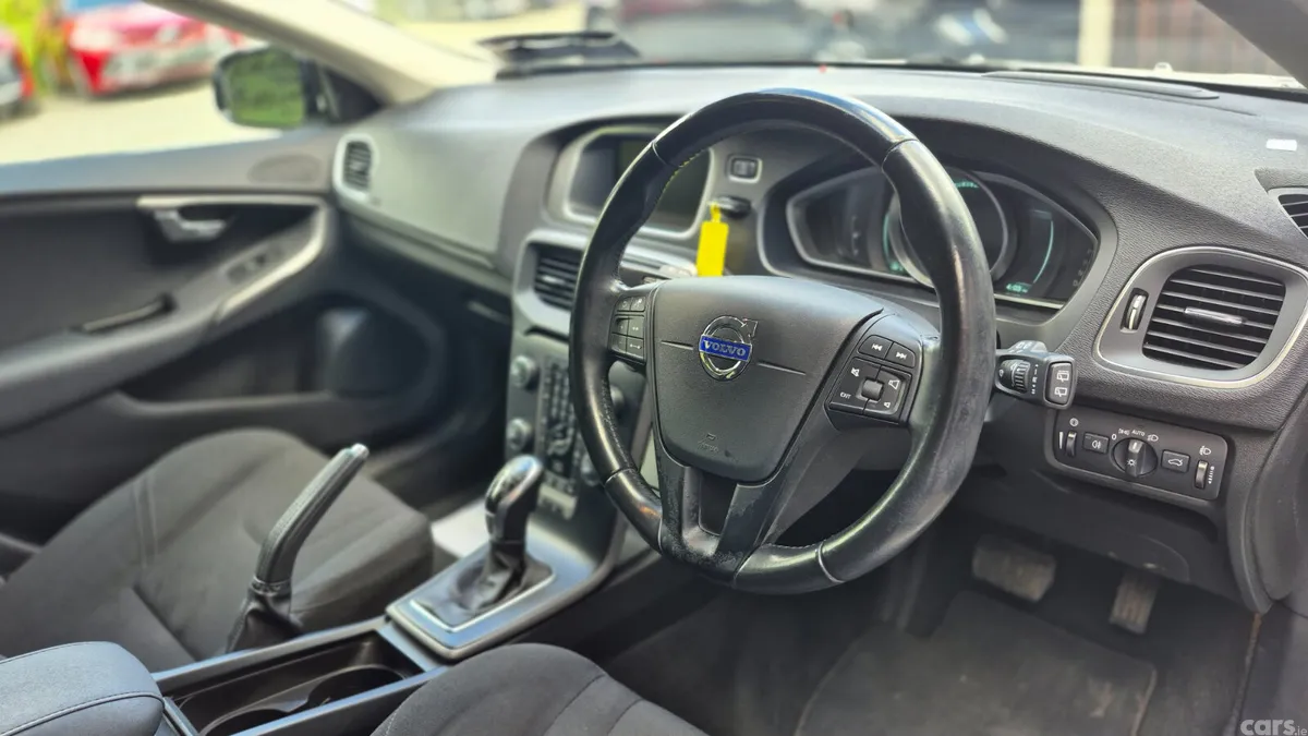 Volvo V40 Hatchback, Petrol, 2014, White