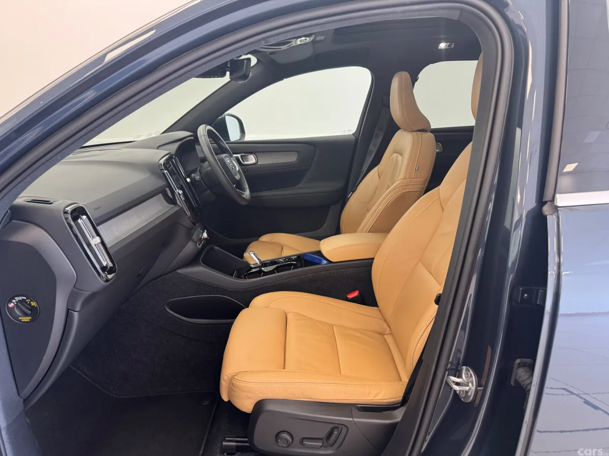 Volvo XC40 Estate/Jeep, Petrol Plug-in Hybrid, 2022, Blue