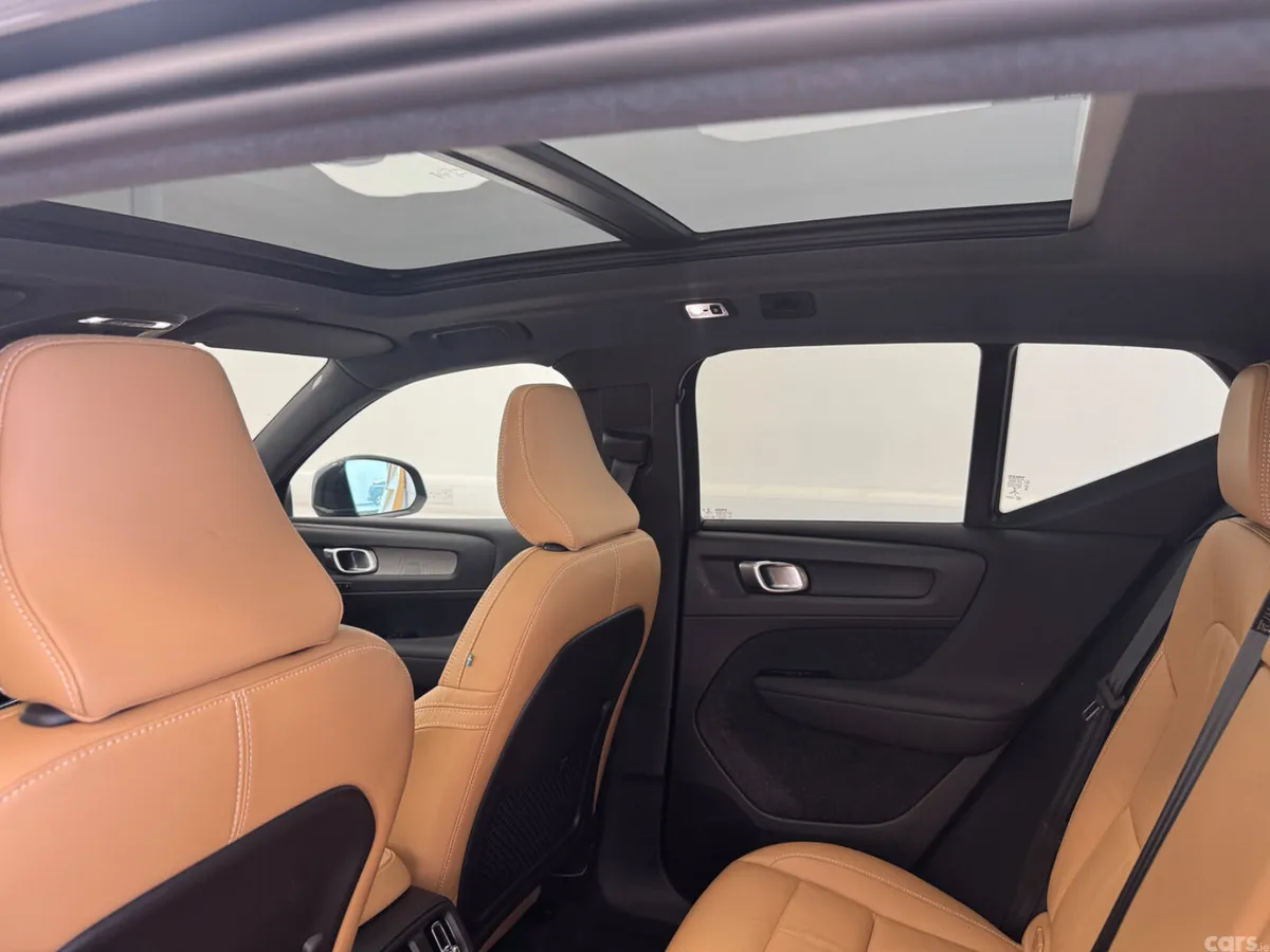 Volvo XC40 Estate/Jeep, Petrol Plug-in Hybrid, 2022, Blue