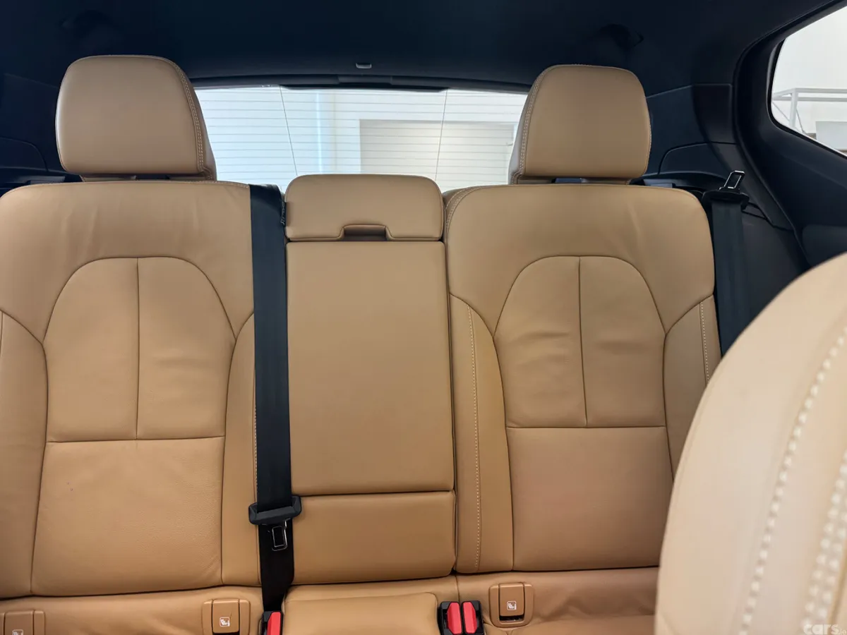 Volvo XC40 Estate/Jeep, Petrol Plug-in Hybrid, 2022, Blue