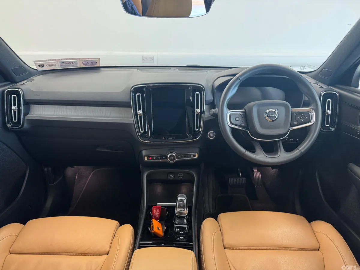 Volvo XC40 Estate/Jeep, Petrol Plug-in Hybrid, 2022, Blue