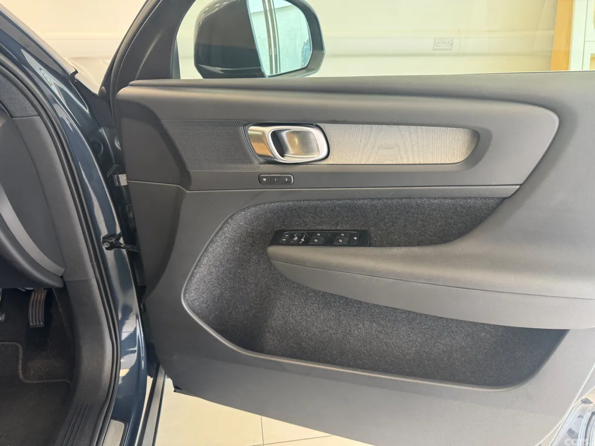 Volvo XC40 Estate/Jeep, Petrol Plug-in Hybrid, 2022, Blue