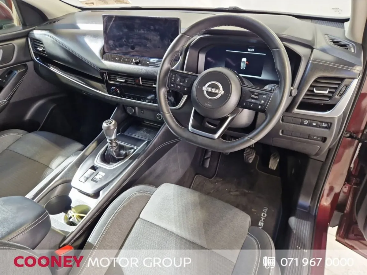 Nissan Qashqai MPV, Petrol, 2024, Red