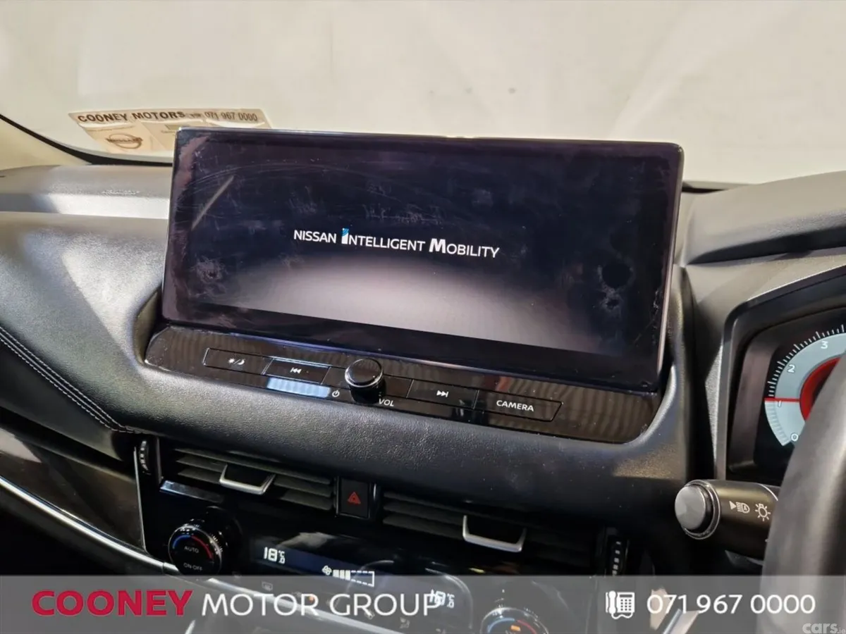 Nissan Qashqai MPV, Petrol, 2024, Red